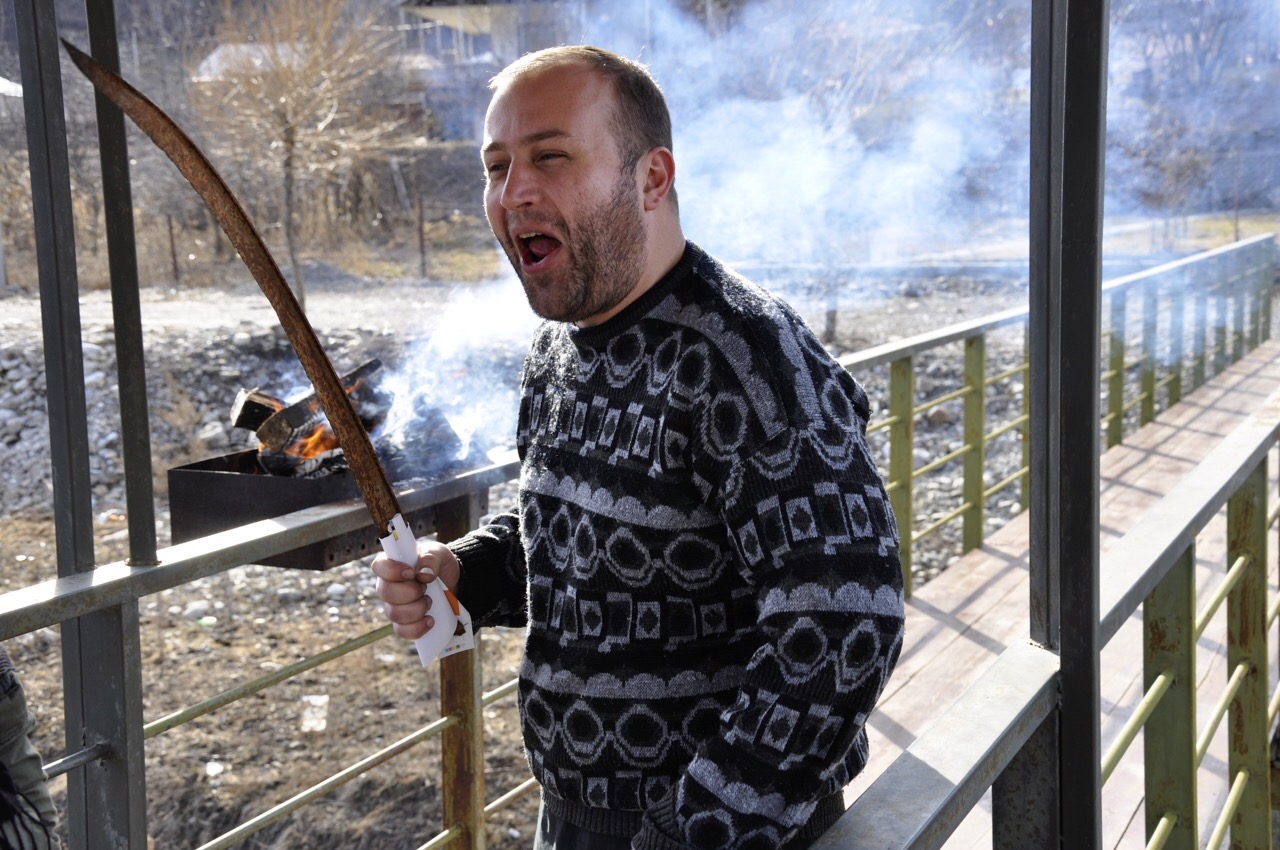 Twierdza Ananuri i gruziński szaszłyk Zviada Omiadze